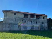 Rustici e casali in vendita di 450 m² in Via Cascina...