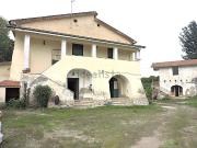 Rustici e casali in vendita di 450 m² in Via colombaia