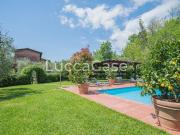 Rustici e casali in vendita di 450 m² in Via della...