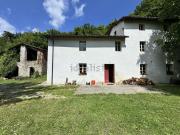 Rustici e casali in vendita di 450 m² in Via per...