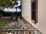 Rustici e casali in vendita di 462 m² in Via Ninfina