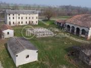 Rustici e casali in vendita di 476 m² in Strada Pennone