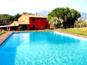 Rustici e casali in vendita di 480 m² in Via delle Ralle, 30