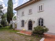Rustici e casali in vendita di 490 m² in Via Corniano