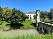 Rustici e casali in vendita di 490 m² in Via Legnaghese