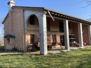 Rustici e casali in vendita di 490 m² in Via Piroleri