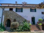 Rustici e casali in vendita di 490 m² in Via Vittorio Locchi