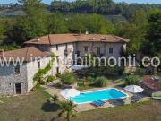 Rustici e casali in vendita di 493 m²