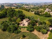 Rustici e casali in vendita di 500 m²
