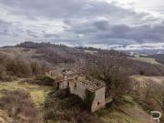 Rustici e casali in vendita di 500 m² in Strada...