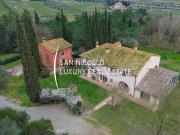 Rustici e casali in vendita di 500 m² in Via P. le di...