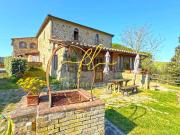 Rustici e casali in vendita di 517 m² in Località Podere...