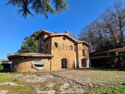 Rustici e casali in vendita di 533 m² in Via Casilina