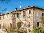 Rustici e casali in vendita di 535 m² in Strada...