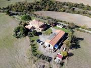 Rustici e casali in vendita di 540 m² in Strada Statale...