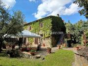 Rustici e casali in vendita di 540 m² in Via Enzo...