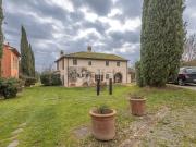 Rustici e casali in vendita di 540 m² in Via P. le di...