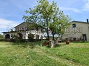 Rustici e casali in vendita di 550 m²