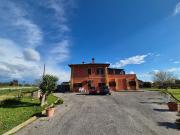 Rustici e casali in vendita di 550 m² in Via Portuense