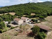 Rustici e casali in vendita di 572 m² in Strada...