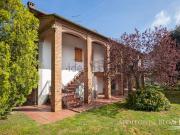 Rustici e casali in vendita di 575 m² in Via di Torrita, 15