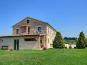 Rustici e casali in vendita di 590 m² in Via San Benedetto