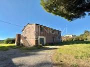 Rustici e casali in vendita di 600 m² in Strada del Giardino