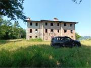 Rustici e casali in vendita di 600 m² in Via Giardini