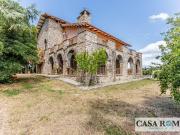 Rustici e casali in vendita di 605 m² in Via Colle della...