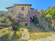 Rustici e casali in vendita di 630 m² in Località Reusa