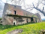 Rustici e casali in vendita di 650 m² in Strada...