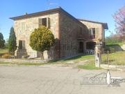 Rustici e casali in vendita di 669 m² in Via pascoli