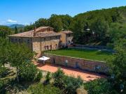 Rustici e casali in vendita di 670 m² in Via XXV Aprile, 19