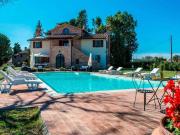 Rustici e casali in vendita di 675 m²