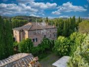 Rustici e casali in vendita di 675 m² in Strada...