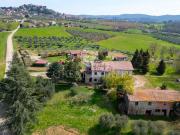 Casa di campagna in vendita di 696 m² in Via Perugia