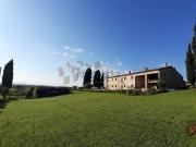 Rustici e casali in vendita di 700 m²