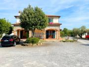 Rustici e casali in vendita di 700 m²
