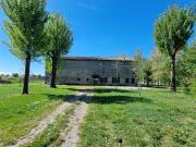 Rustici e casali in vendita di 700 m²