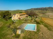 Rustici e casali in vendita di 700 m² in Borgo Lisci, 75