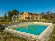 Rustici e casali in vendita di 700 m² in Borgo Lisci, 75