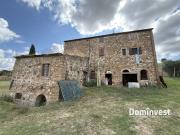 Rustici e casali in vendita di 700 m² in Strada...