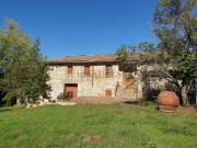 Rustici e casali in vendita di 700 m² in Strada Statle 205