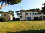 Rustici e casali in vendita di 715 m²