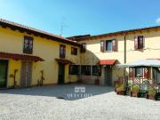 Rustici e casali in vendita di 730 m²