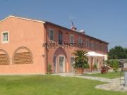 Rustici e casali in vendita di 740 m² in Via Professor...