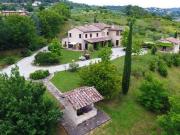 Rustici e casali in vendita di 750 m² in Strada dei Loggi