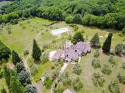 Rustici e casali in vendita di 770 m²