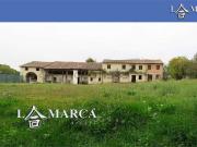 Rustici e casali in vendita di 780 m²