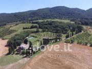 Rustici e casali in vendita di 800800 m² in Strada...